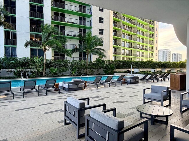 Building Photo - 488 NE 18th St