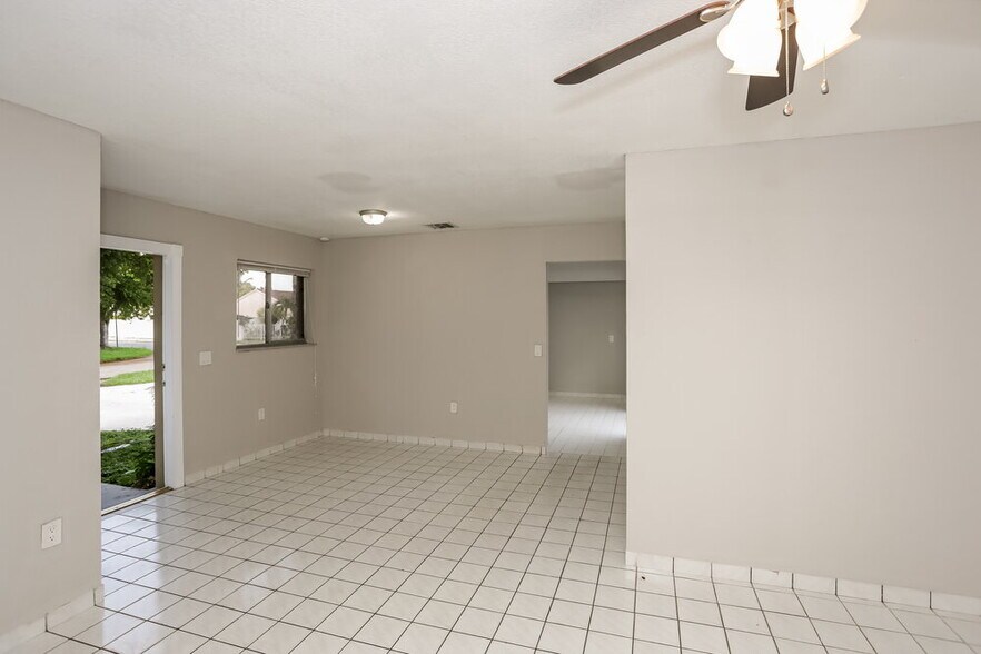 Building Photo - 12340 SW 207th Terrace