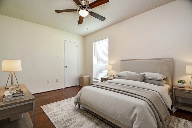 Building Photo - 16823 Cobble Ridge Dr