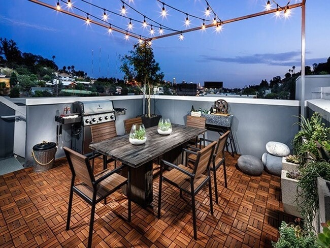 Building Photo - Three-story Silverlake modern home