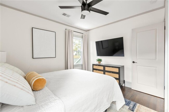 Building Photo - 3455 Rainey Ave