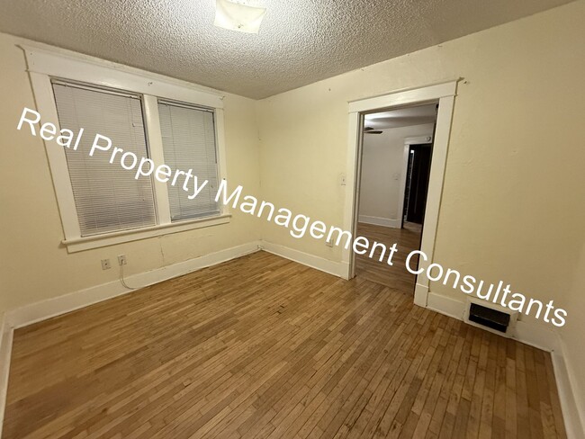 Building Photo - Beautiful Historic 2 bedroom Duplex