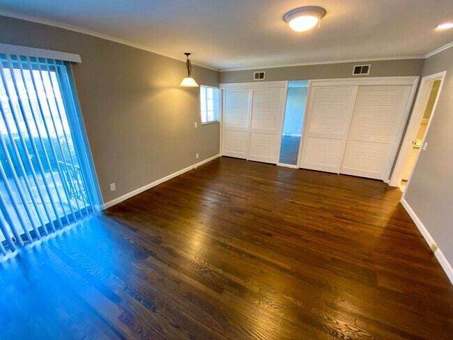 Building Photo - Remodeled Westgate Home with Attached Prof...