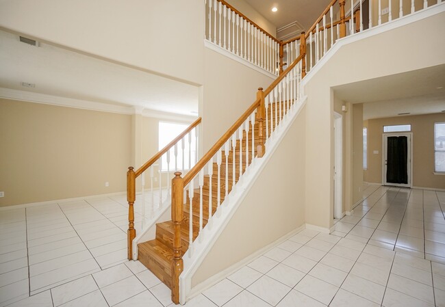 Building Photo - 822 Hyacinth Pl