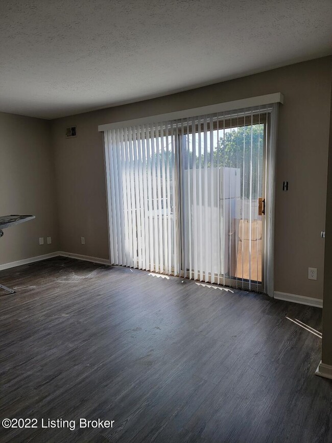 Building Photo - 2707 Riedling Dr