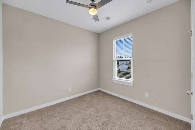 Building Photo - 146 Winding Branch Dr