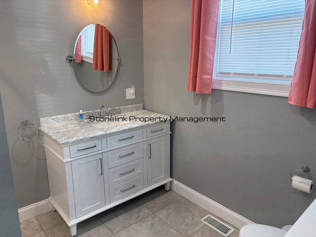 Building Photo - Fully Renovated Condo For Rent in West War...
