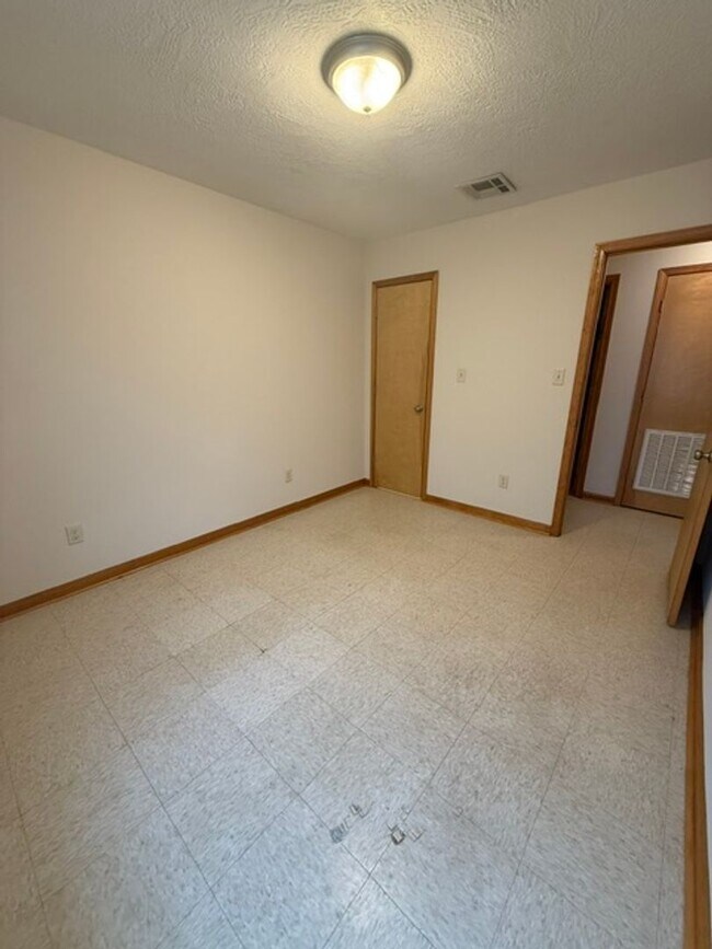 Building Photo - 2220 N Malcolm St