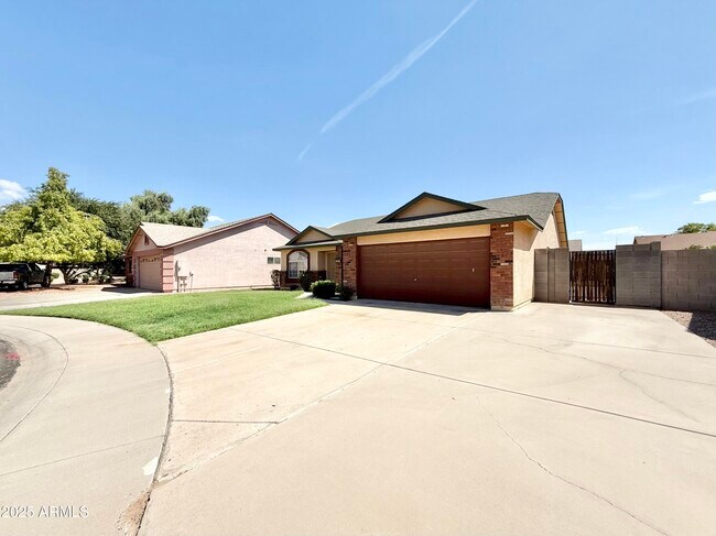 Building Photo - 2321 E Remington Pl