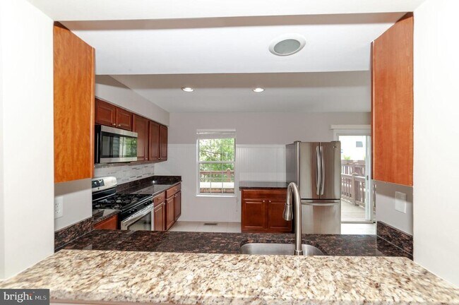 Building Photo - 14724 Stream Pond Dr