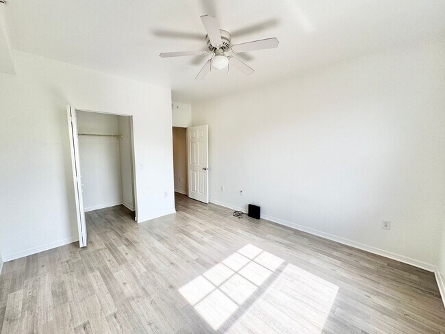 Building Photo - ** FAIRWAY PRESERVE ** 2 BED / 2 BATH CONDO - PET OK! - NORTH NAPLES - ANNUAL RENTAL