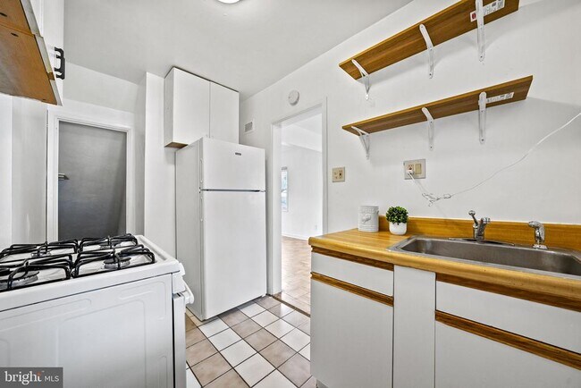 Building Photo - 4025 1st St SW