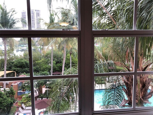 Building Photo - 19801 E Country Club Dr