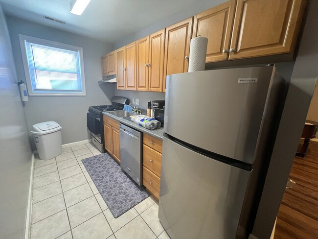 Building Photo - Lovely 1 BR/1 BA Condo in Congress Heights!