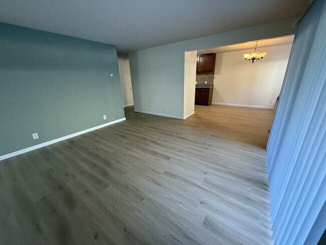 Building Photo - 975 Murrieta Blvd