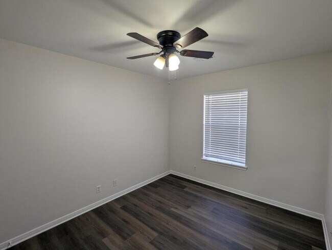 Building Photo - 210 Stone Gate Dr