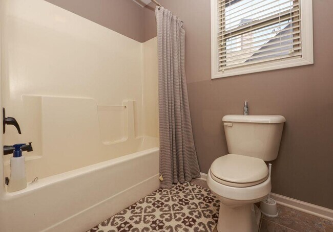 Building Photo - 4669 Sierra Creek Dr NE