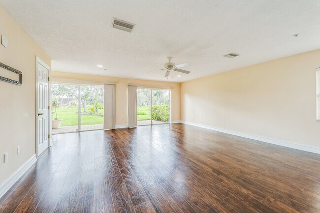 Building Photo - 1408 3rd St Cir E