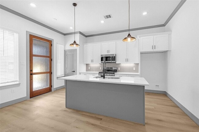 Building Photo - Bunche Duplexes