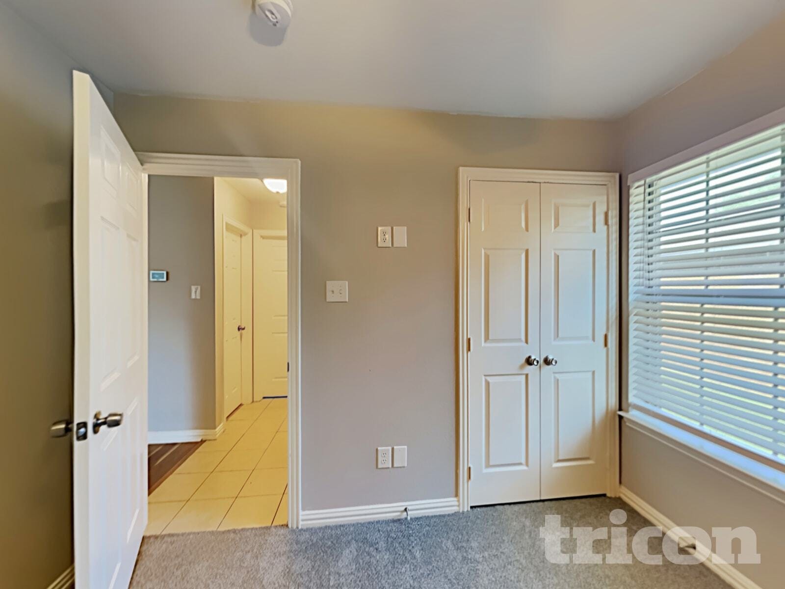 Building Photo - 310 Southlake Dr