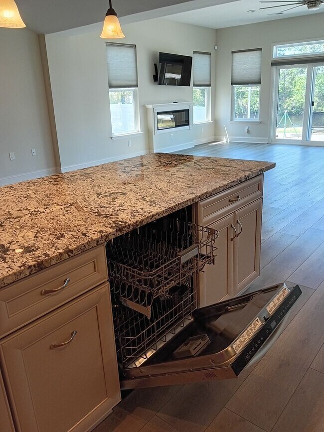 Building Photo - BRIDGEPORT