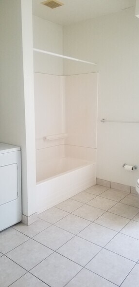 Building Photo - 211 White St