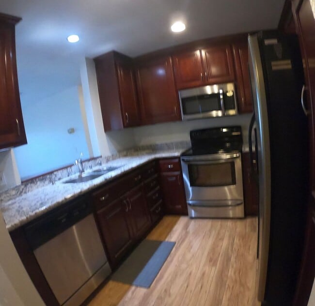 Building Photo - Centrally located Cambrian Park Condo