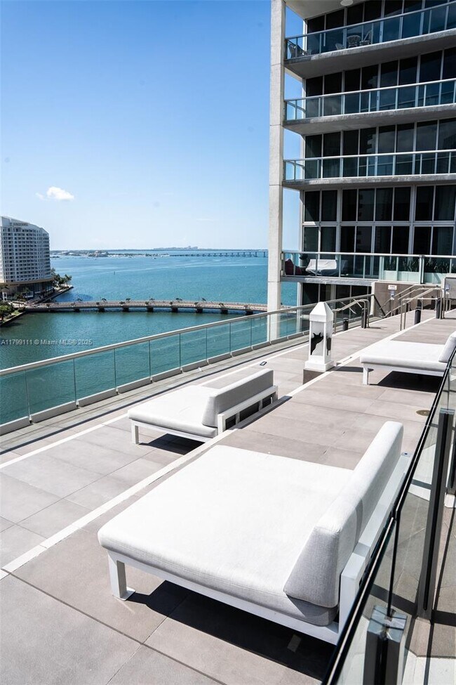 Building Photo - 475 Brickell Ave