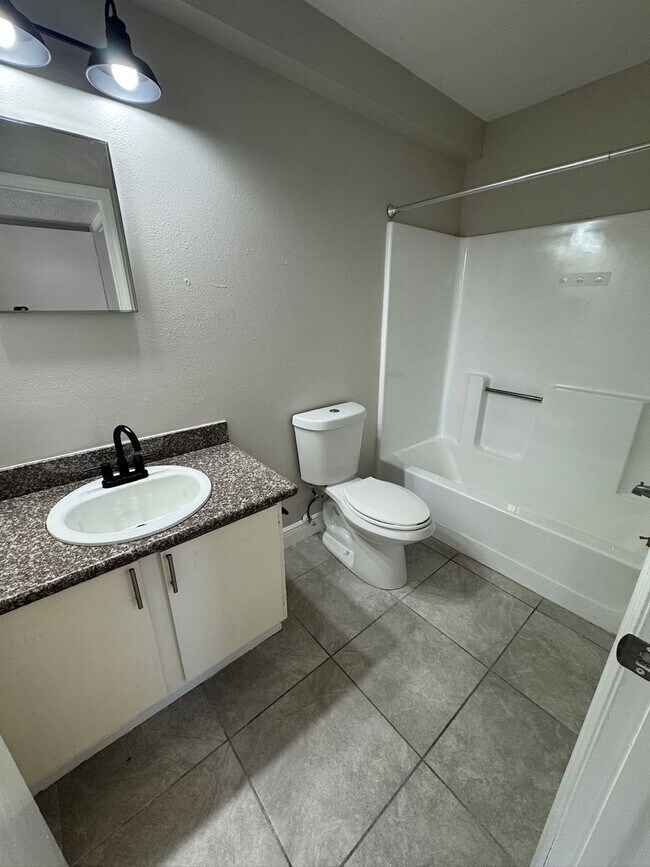 Building Photo - 1193 Bentley Rd