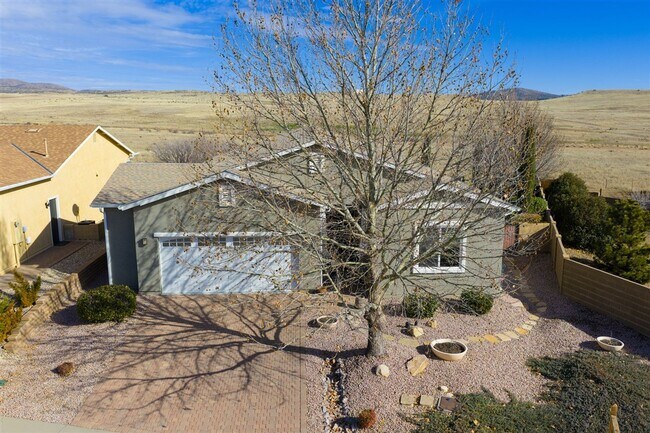 Building Photo - Lower price! Beautiful 2 bed + den, 2 bath Home Located in Quailwood!