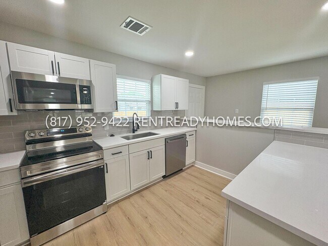 Building Photo - 607 Lake View Dr