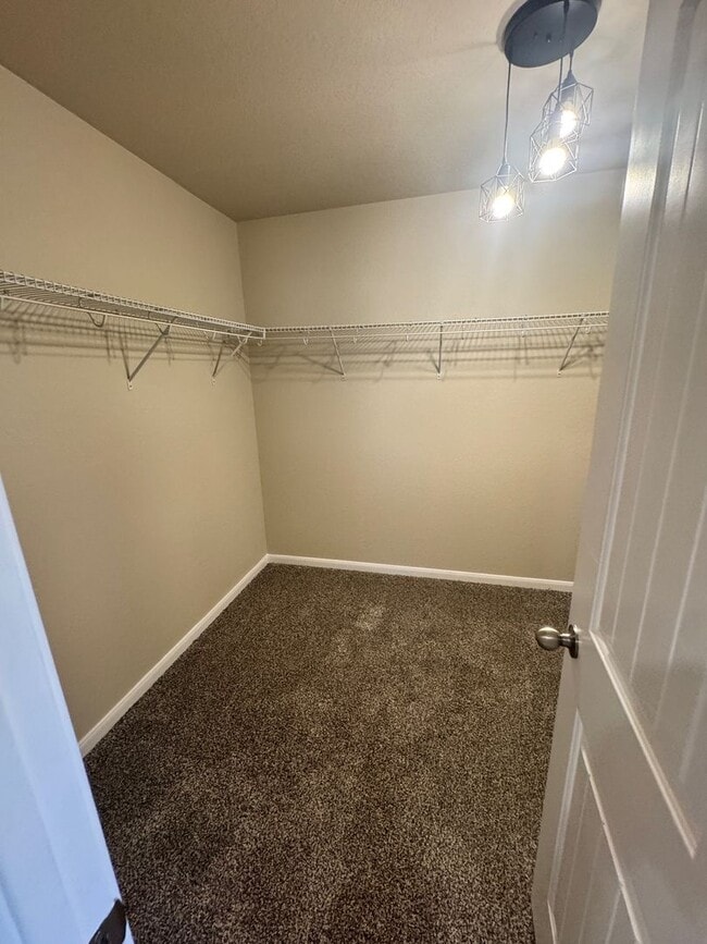 Building Photo - Spacious 4-Bed, 2-Bath Home in Avery Park, Granite, Open Concept & Covered Porch