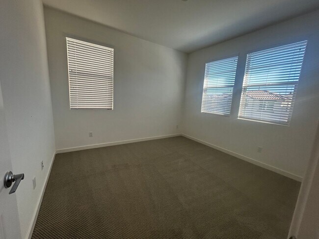 Building Photo - Modern 4 Bedroom Home with Downstairs Suite, Owned Solar & Resort-Style HOA Amenities