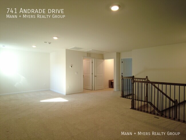 Building Photo - 741 Andrade Dr