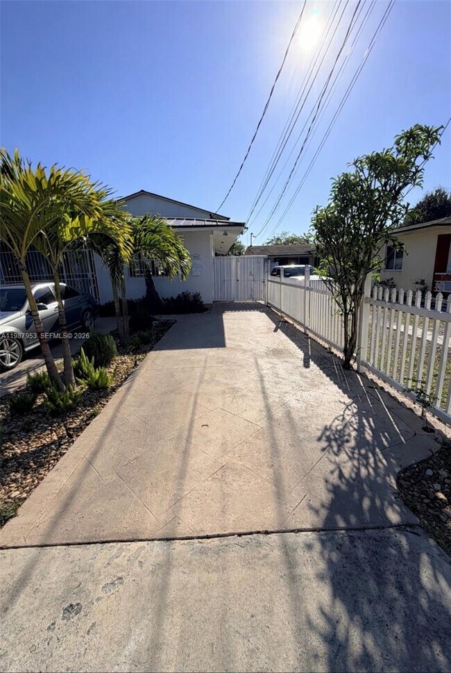 Building Photo - 3525 SW 92nd Ave