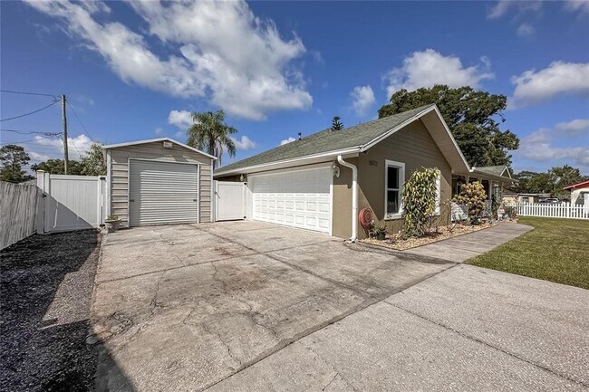 Building Photo - 5572 Myakka Ave