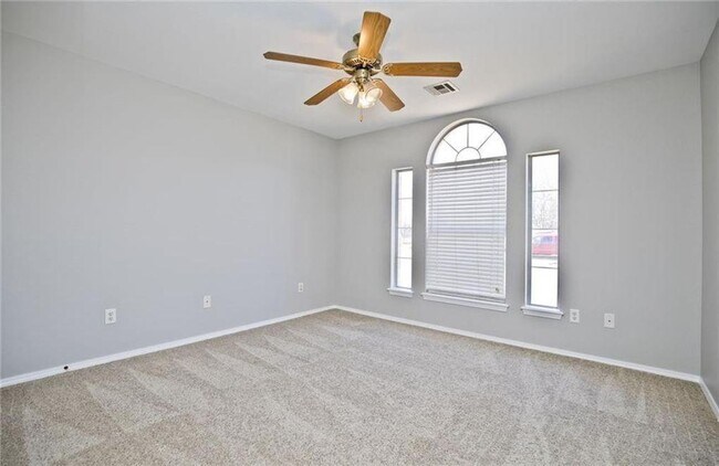Building Photo - ***520 Walker Street***