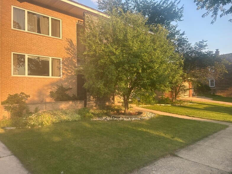 Building Photo - 8723 Trumbull Ave