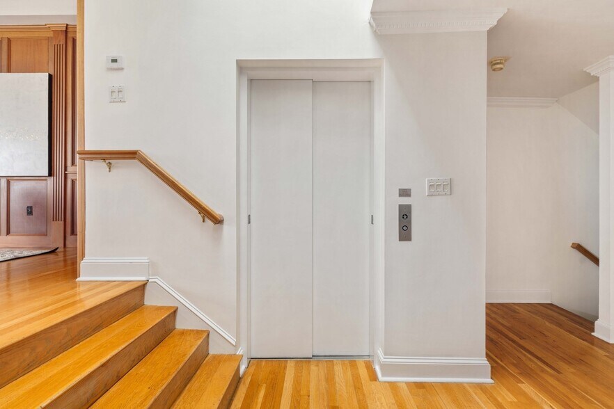 Building Photo - 188 Beacon St