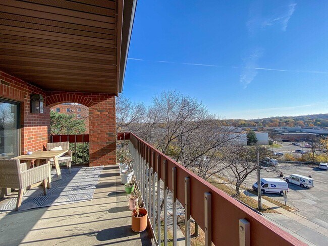 Building Photo - 601 N Segoe Rd