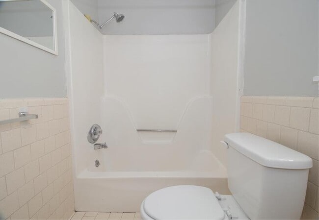 Building Photo - 15-415 Thompsonville Ln