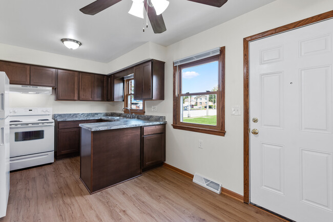 Kitchen - 2827 E Grange Ave