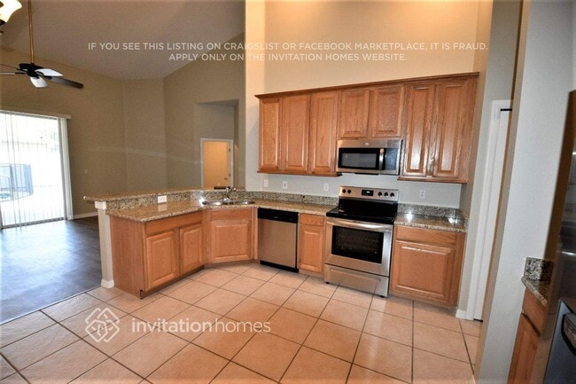 Building Photo - 3960 Woodview Dr