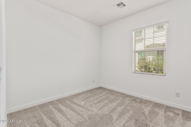 Building Photo - 4077 S Sabrina Dr