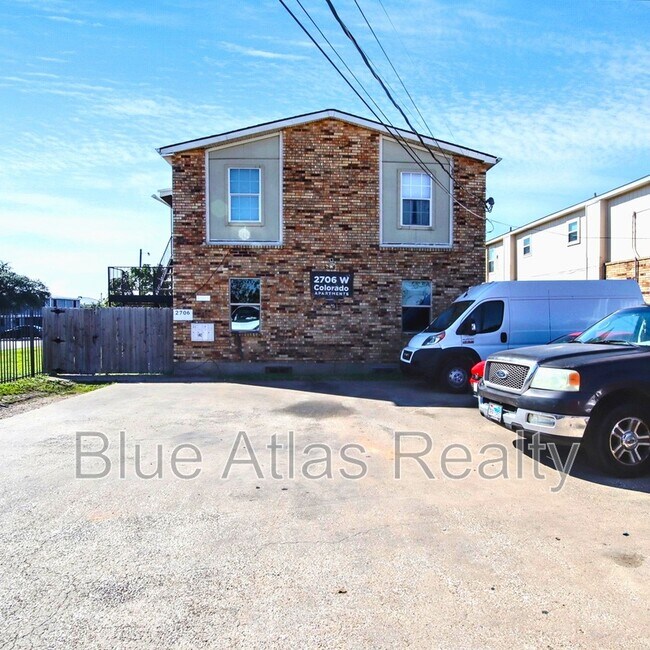 Building Photo - 2706 W Colorado Blvd