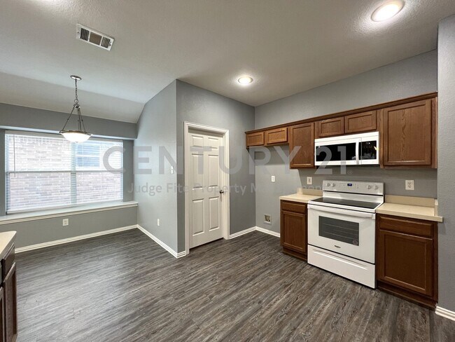 Building Photo - Well Maintained 4/2/2 Home Nestled on Corner Lot in Ft. Worth!