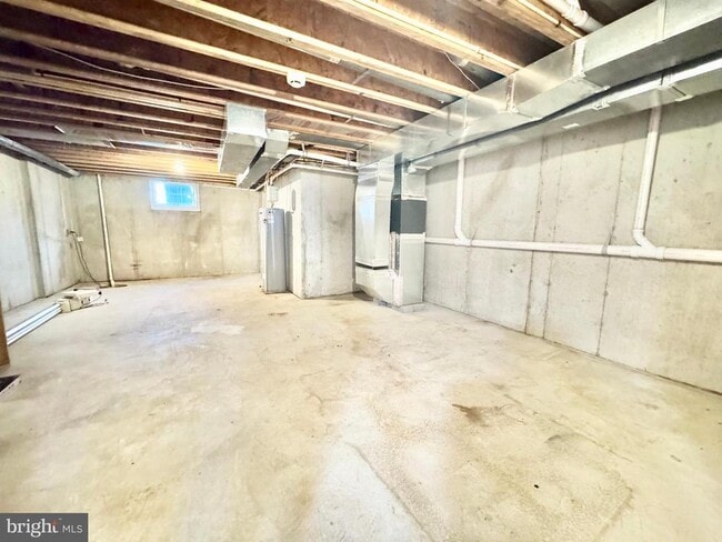 Building Photo - 656 Venue Dr