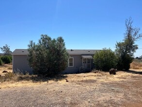 Building Photo - Paradise 2 bedroom 2 bath home on land. Ru...