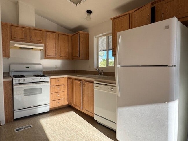 Building Photo - 3 BR house with fenced yard, Nu Paint, Carpet