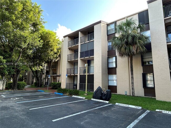 Building Photo - 14301 N Kendall Dr